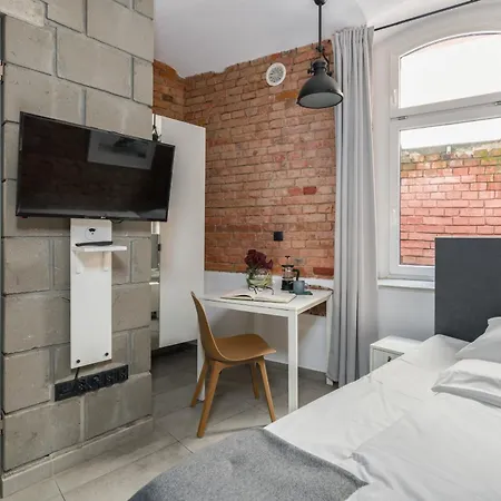 Strzalowa Underground Level By Renters 포즈난