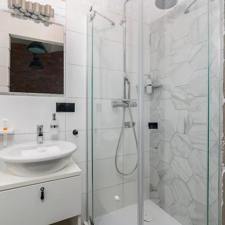 Strzalowa Underground Level By Renters 아파트 포즈난