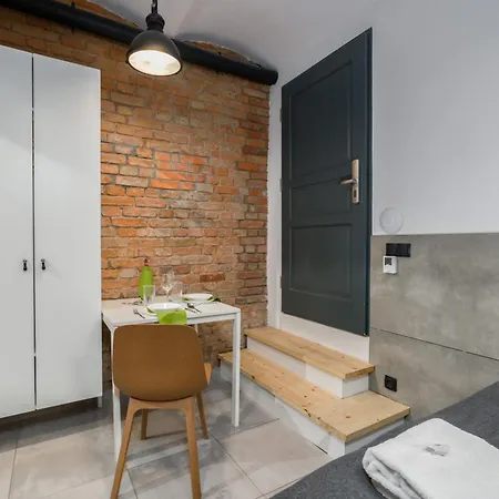 Strzalowa Underground Level By Renters 포즈난