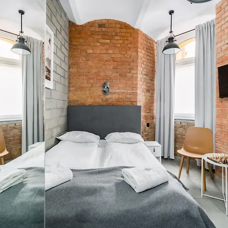 Strzalowa Underground Level By Renters 아파트