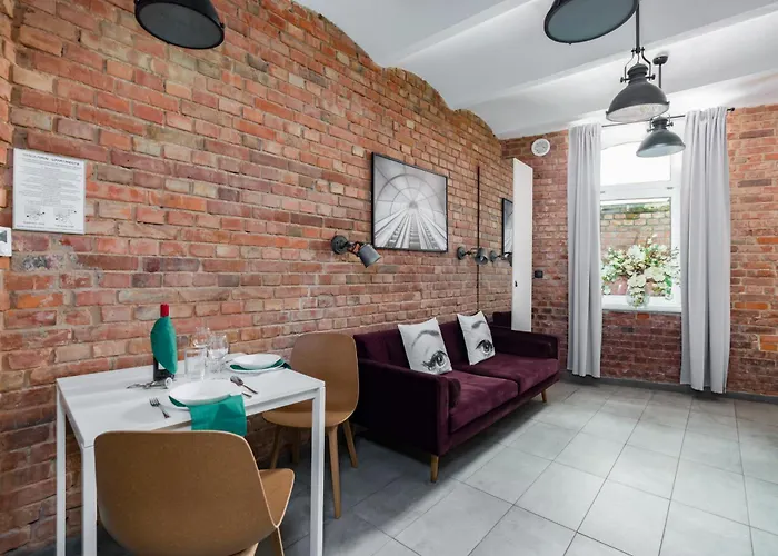 Strzalowa Underground Level By Renters 아파트