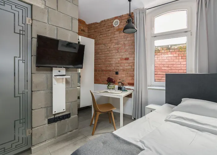 Strzalowa Underground Level By Renters 포즈난