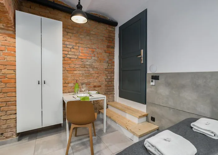 Strzalowa Underground Level By Renters 포즈난