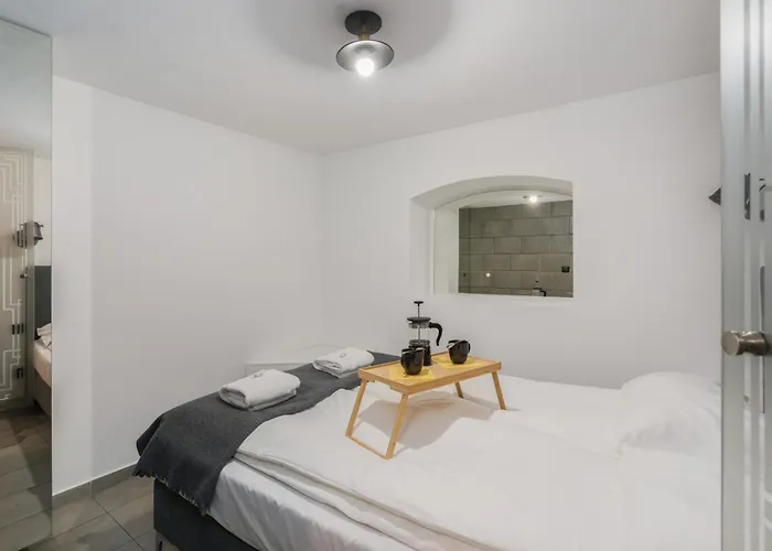 Strzalowa Underground Level By Renters 아파트 *