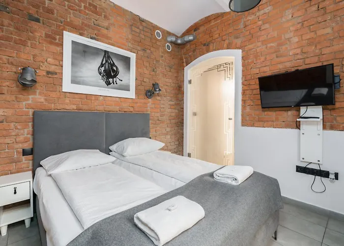 Strzalowa Underground Level By Renters 포즈난